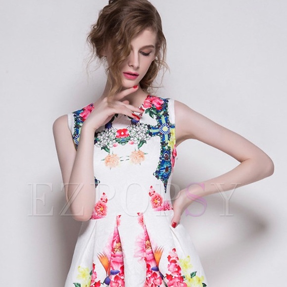 Floral dress NWT size S - Picture 10 of 13